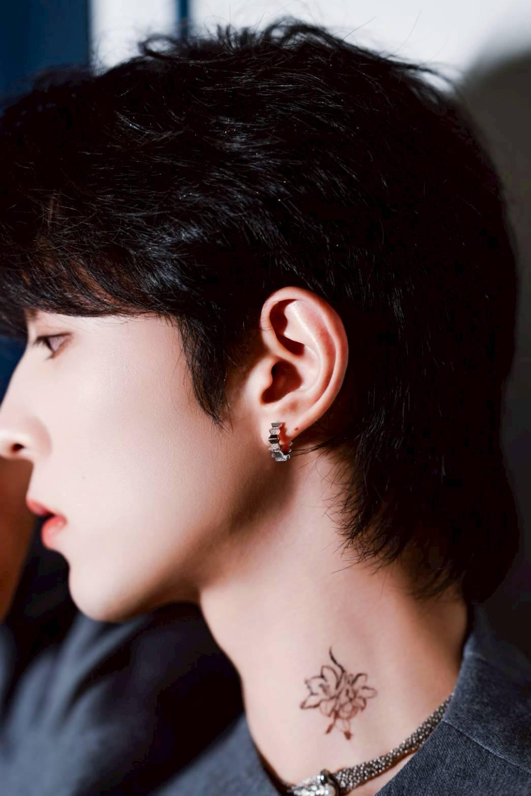 [Pre-Order] ✨ Official XingQiu Accessories – Limited Collector’s Edition